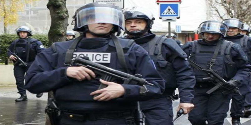 الشرطة الفرنسية تنقذ رهينتين من قبضة مجنون